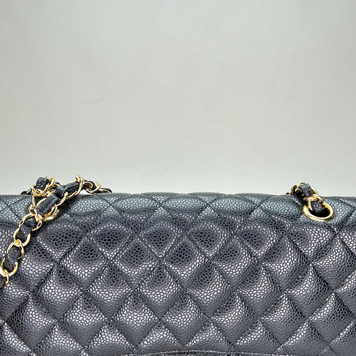 Classic Double Flap Mediun Black Shoulder Bag in Caviar Leather, Gold hardware