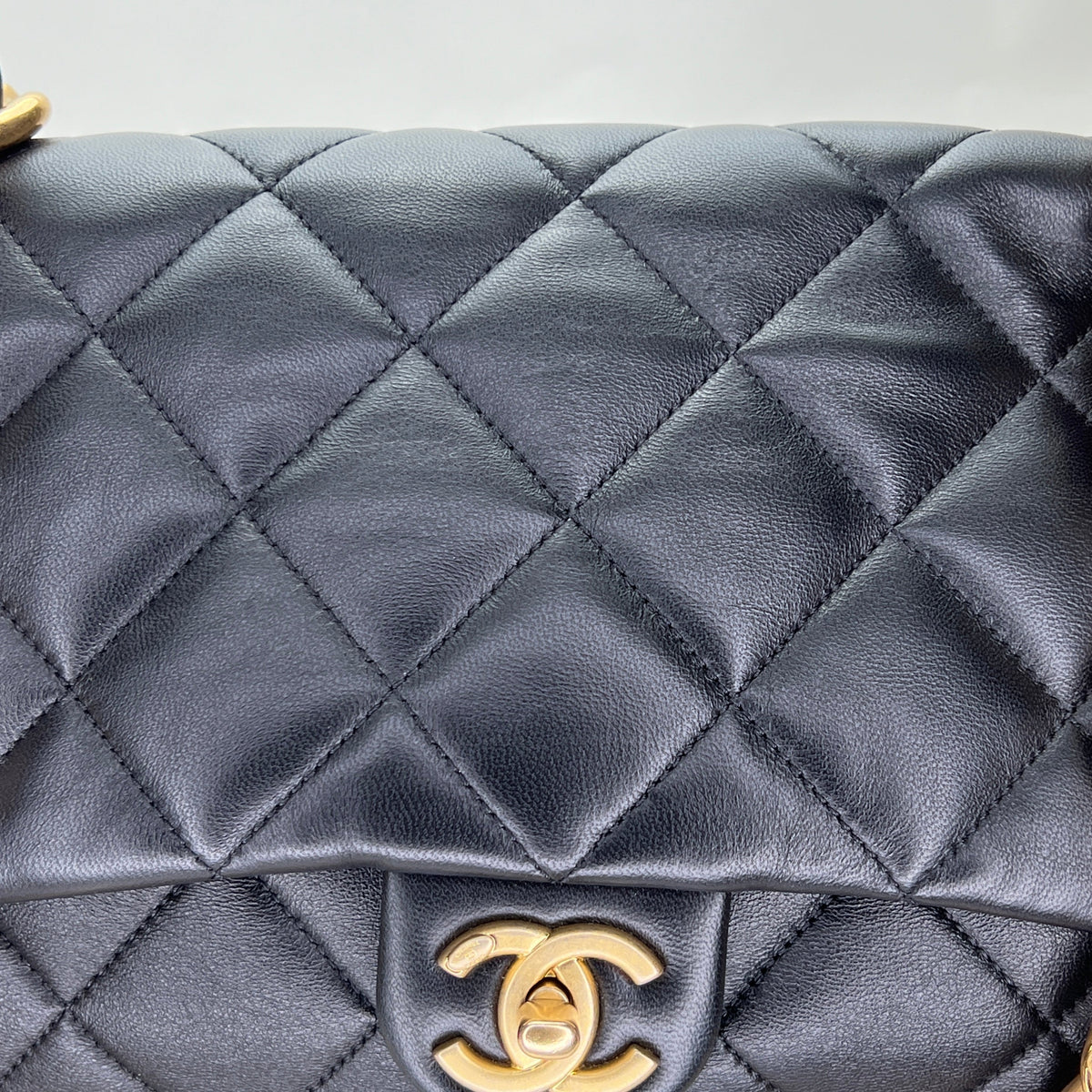 Single Flap Black Shoulder Bag in Calfskin, Gold hardware