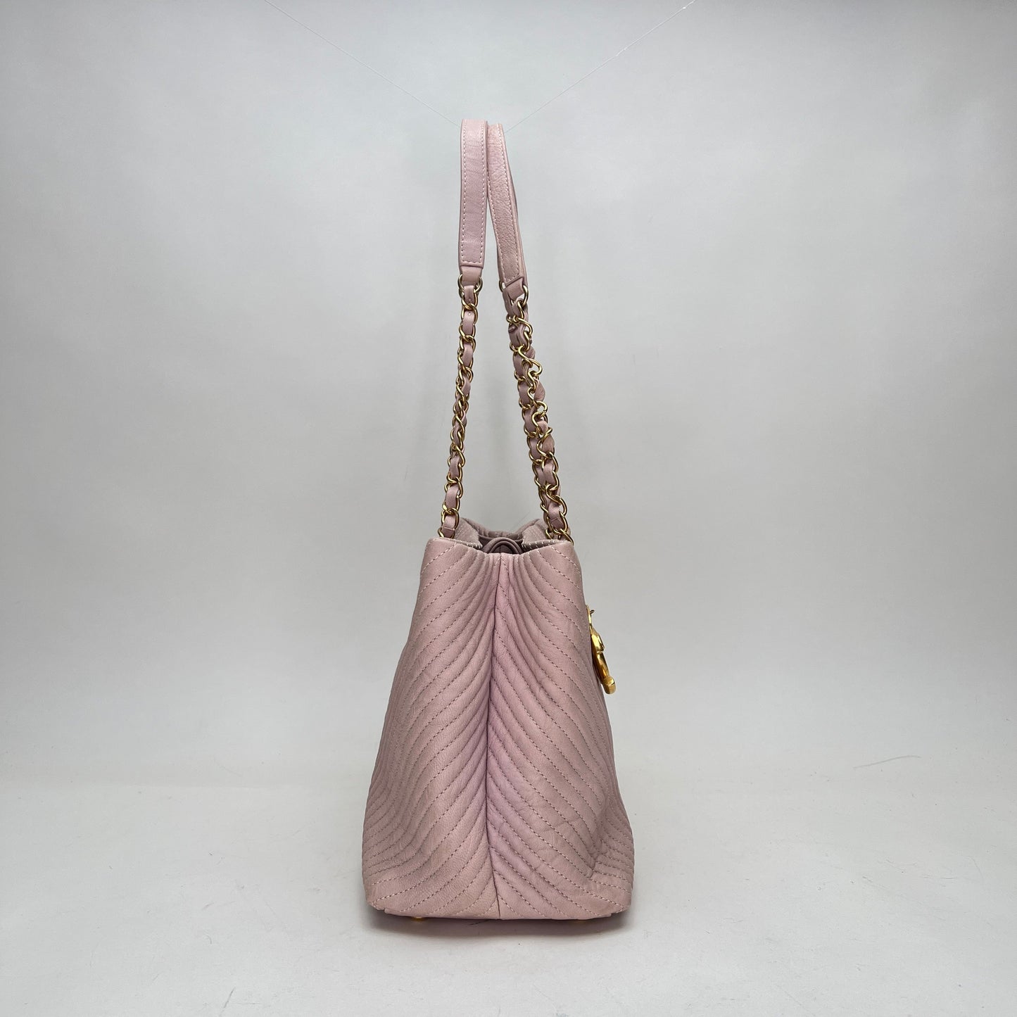 V Stitch Pink Shoulder Bag in Calfskin, Gold hardware