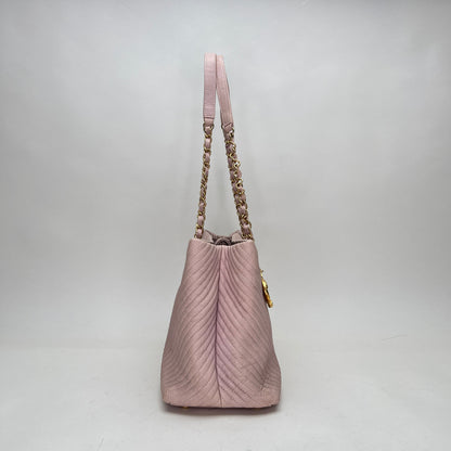 V Stitch Pink Shoulder Bag in Calfskin, Gold hardware