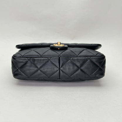 Single Flap Black Shoulder Bag in Calfskin, Gold hardware