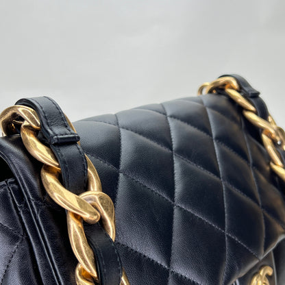 Single Flap Black Shoulder Bag in Calfskin, Gold hardware