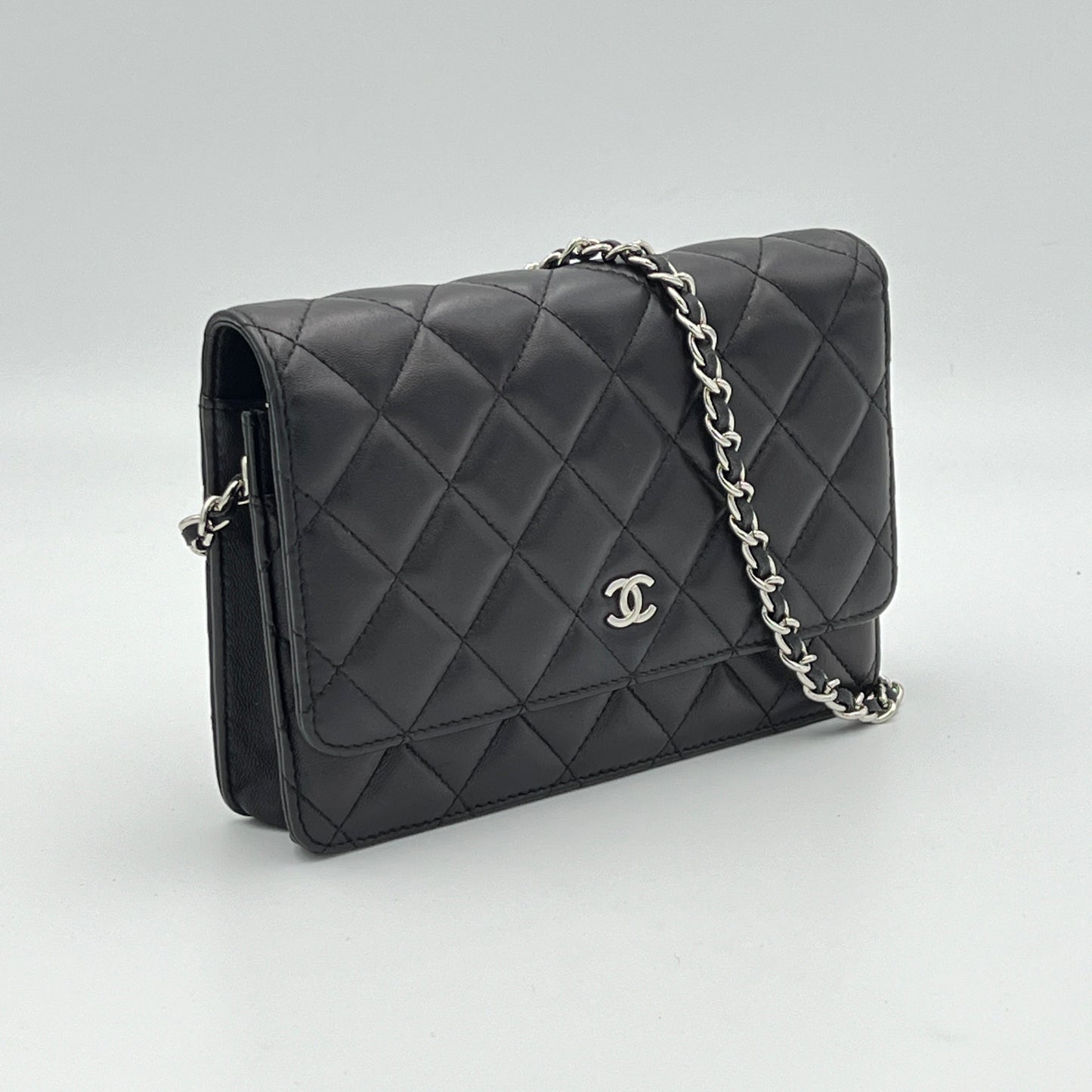 Classic Wallet on Chain One Size Black Wallet on Chain in Lambskin, Silver hardware