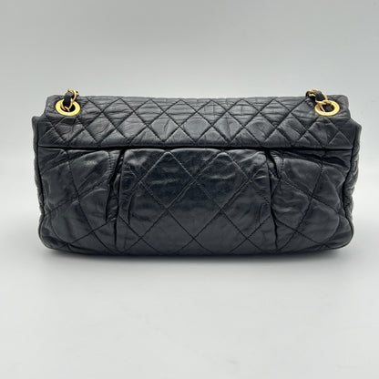 Quilted Flap Bag Black Shoulder Bag in Lambskin, Gold hardware