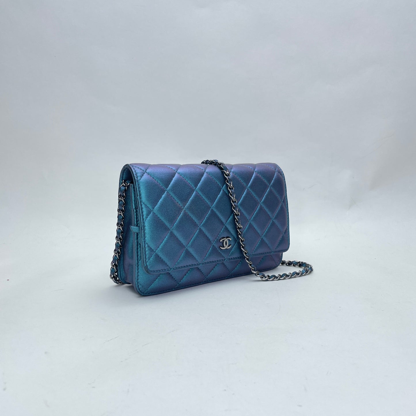 Classic Flap Iridescent Wallet on Chain in Lambskin, Gunmetal hardware