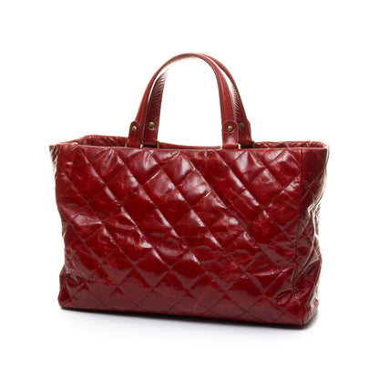 Quilted Red Top Handle Bag in Patent Leather, Gold hardware