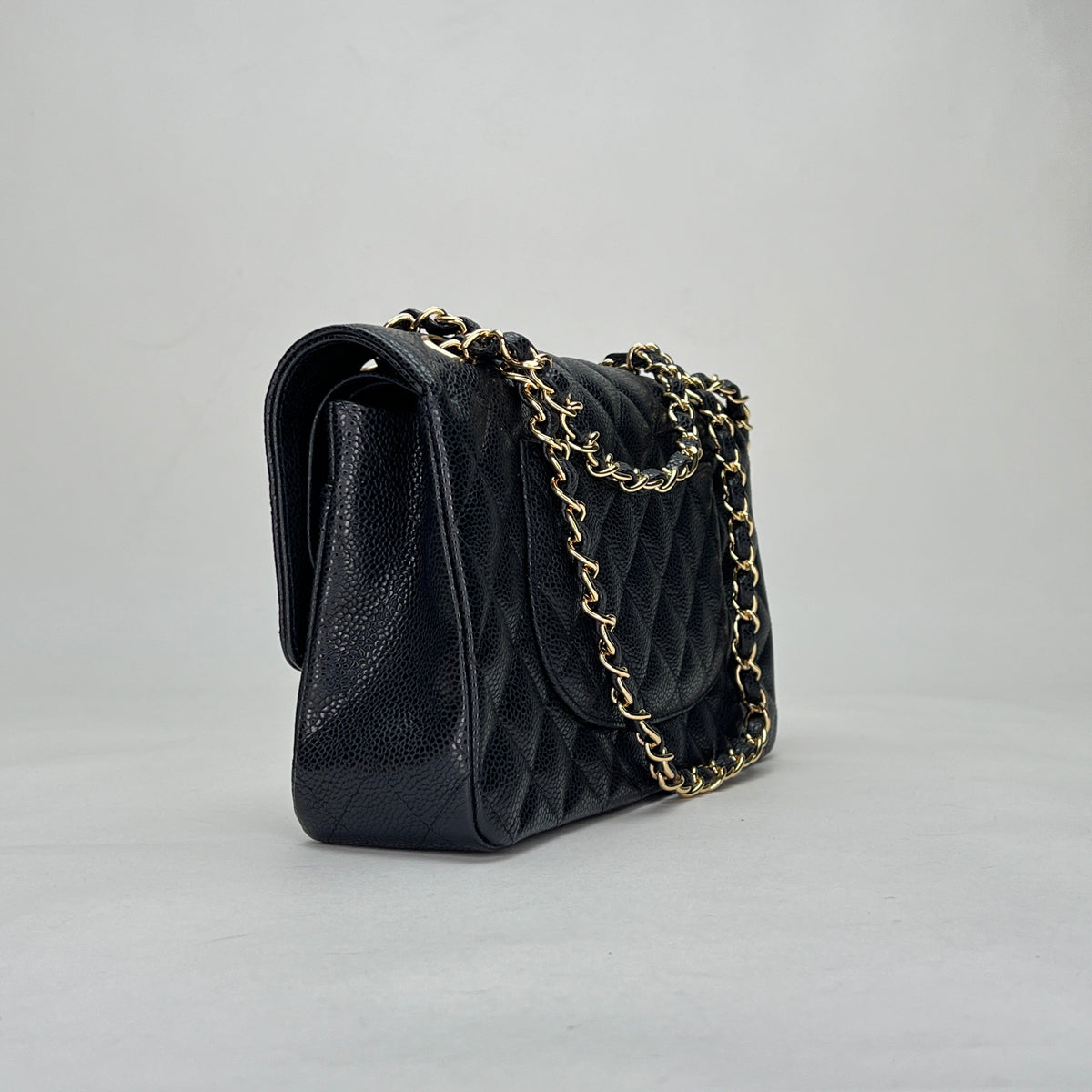 Classic Double Flap Mediun Black Shoulder Bag in Caviar Leather, Gold hardware