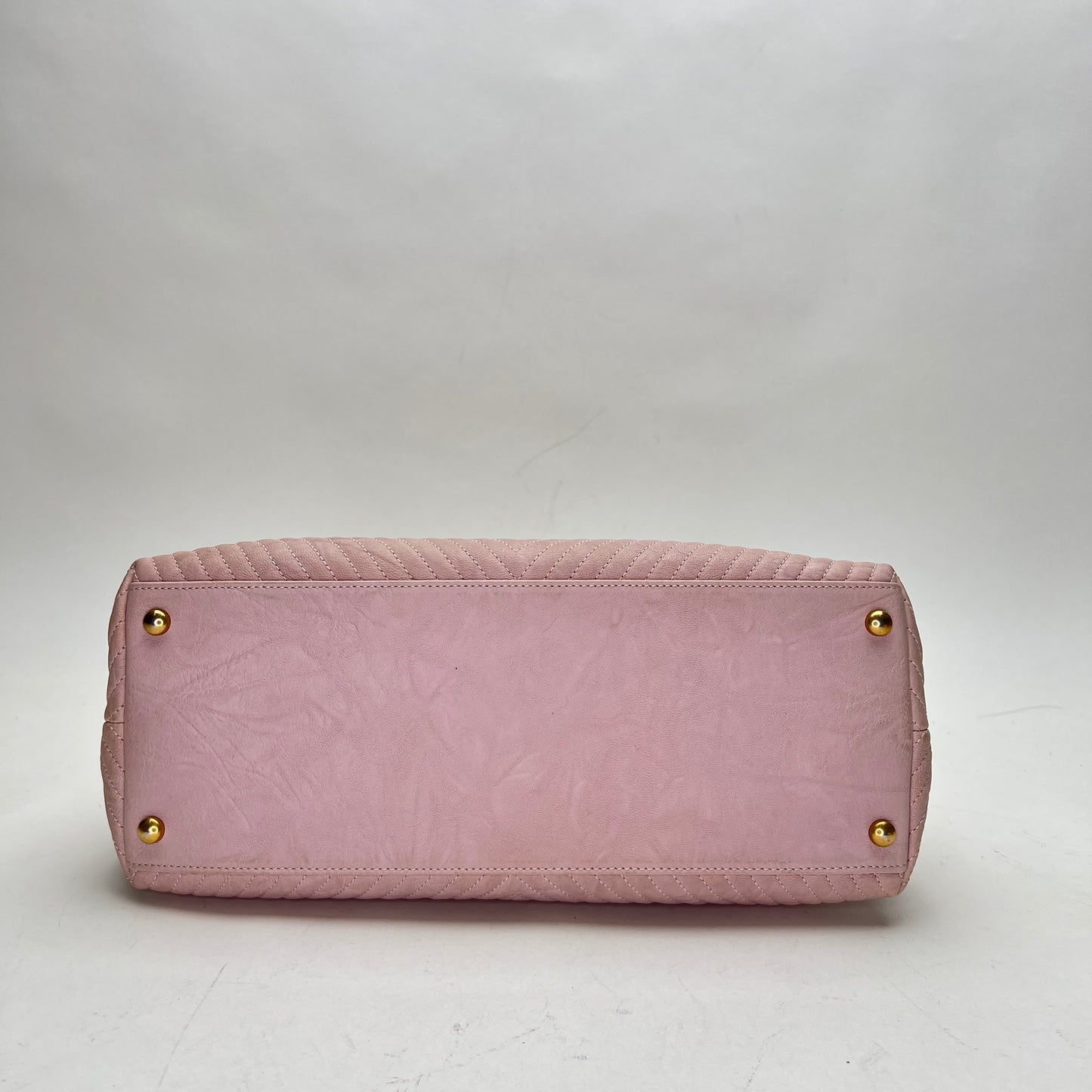 V Stitch Pink Shoulder Bag in Calfskin, Gold hardware