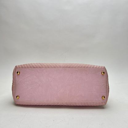 V Stitch Pink Shoulder Bag in Calfskin, Gold hardware