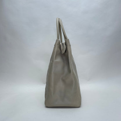 Vintage Quilted CC Beige Tote Bag in Lambskin, Silver hardware