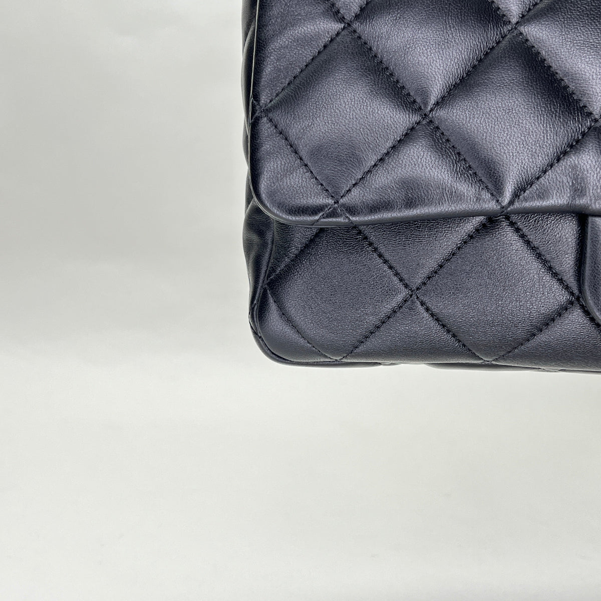 Single Flap Black Shoulder Bag in Calfskin, Gold hardware