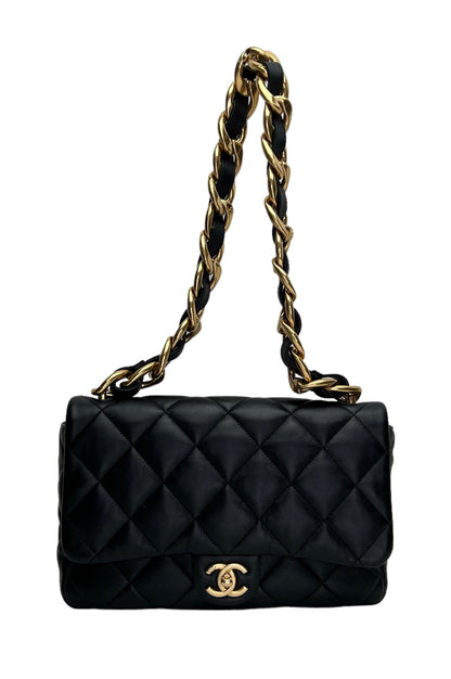 Single Flap Black Shoulder Bag in Calfskin, Gold hardware