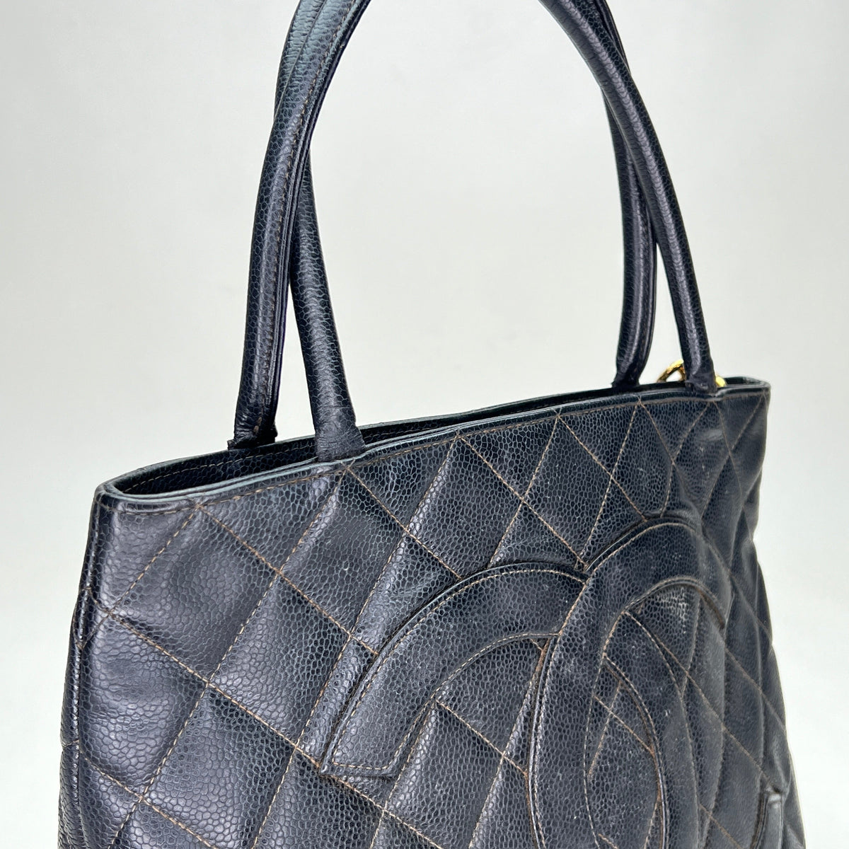 Medallion Black Tote Bag in Caviar Leather, Gold hardware