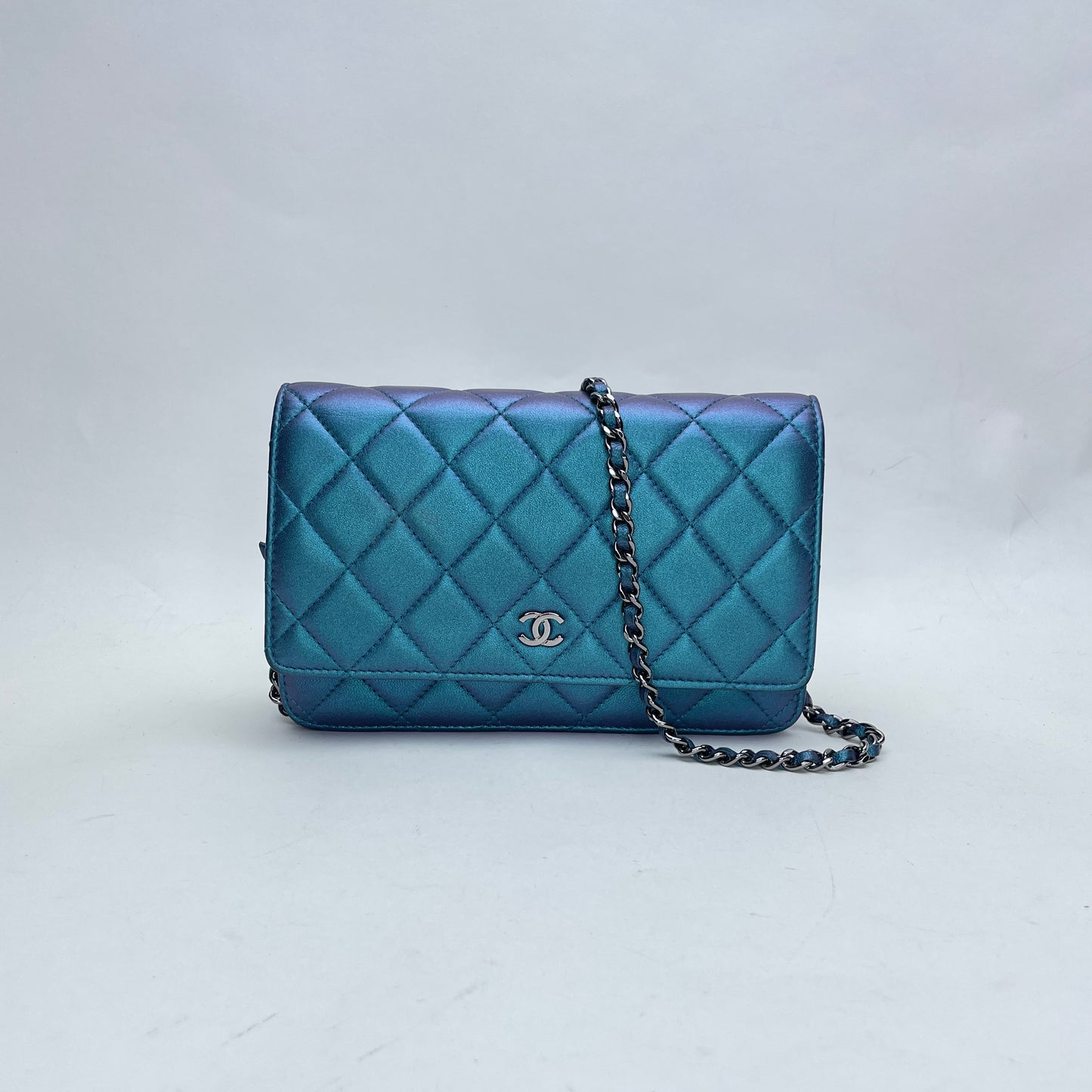 Classic Flap Iridescent Wallet on Chain in Lambskin, Gunmetal hardware
