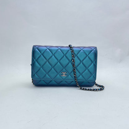 Classic Flap Iridescent Wallet on Chain in Lambskin, Gunmetal hardware
