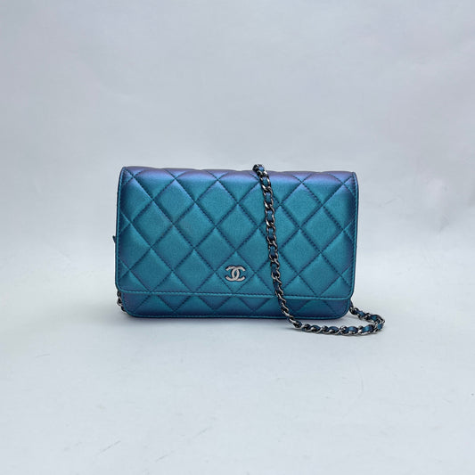 Classic Flap Iridescent Wallet on Chain in Lambskin, Gunmetal hardware