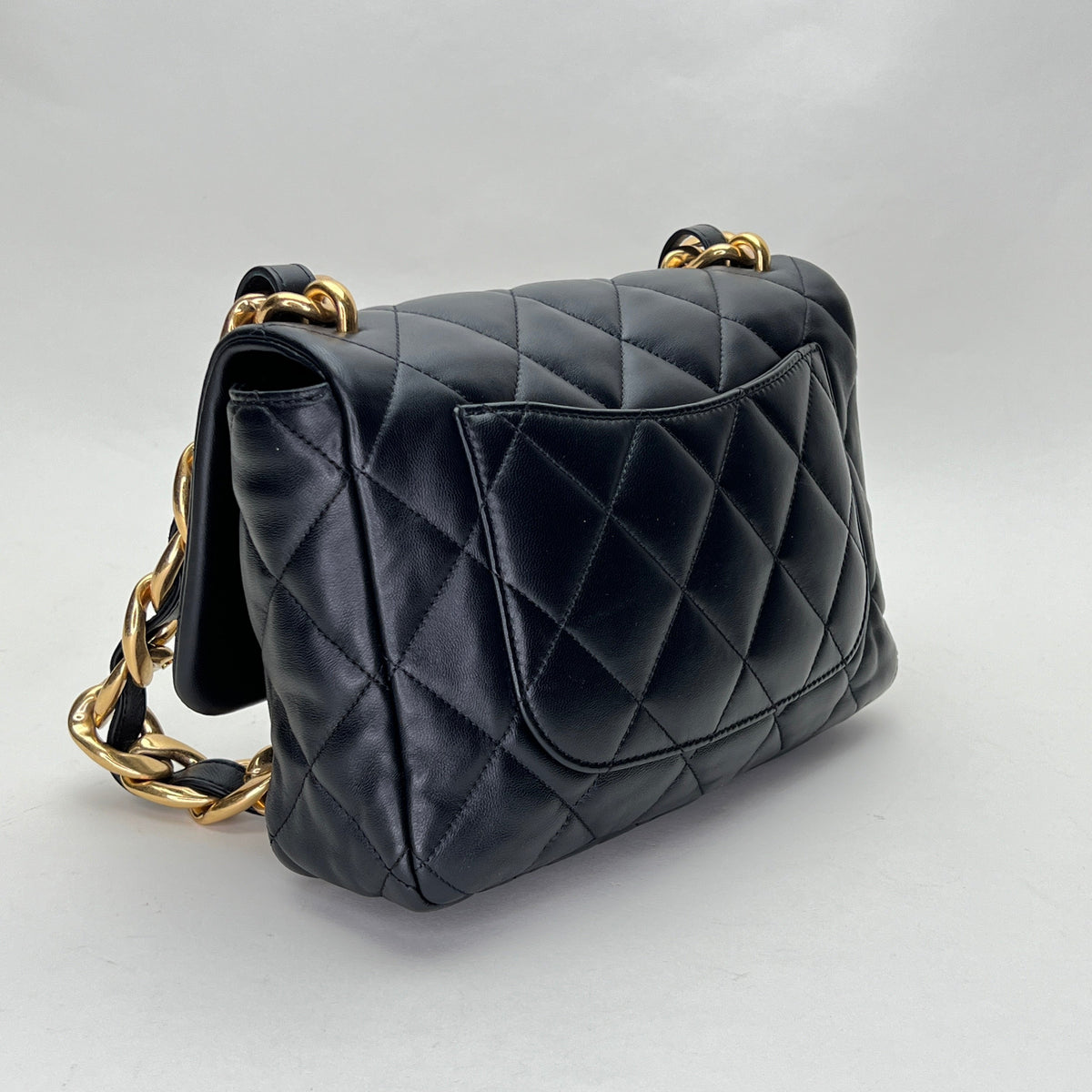 Single Flap Black Shoulder Bag in Calfskin, Gold hardware