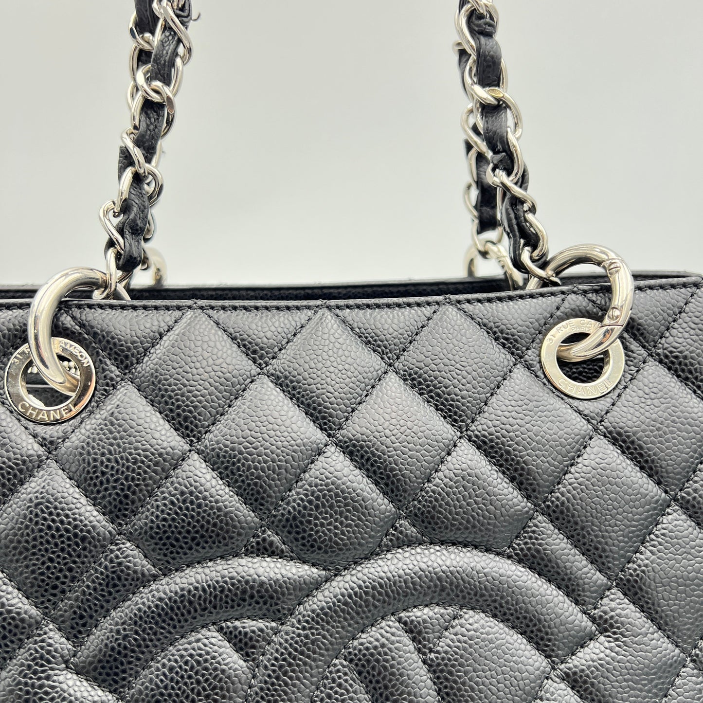 GST Black Tote Bag in Caviar Leather, Silver hardware