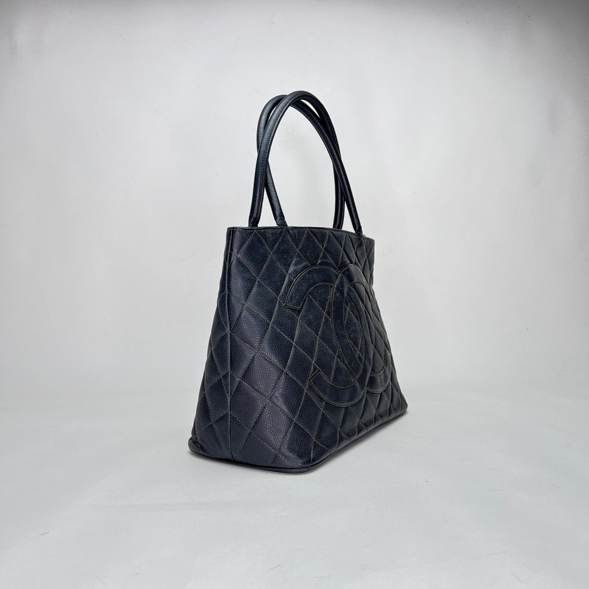 Medallion Black Tote Bag in Caviar Leather, Gold hardware