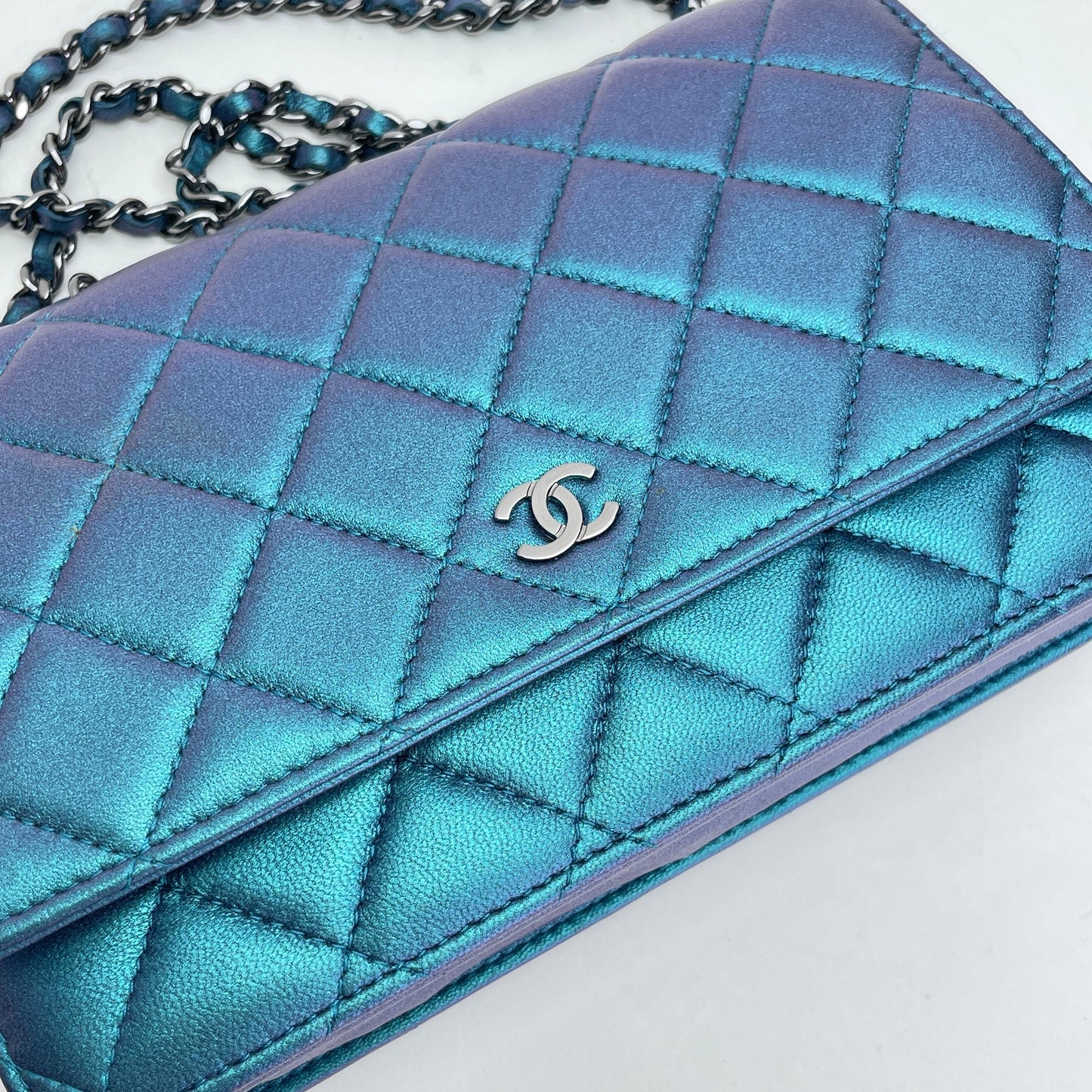 Classic Flap Iridescent Wallet on Chain in Lambskin, Gunmetal hardware