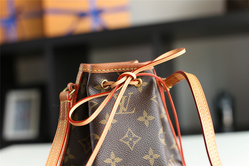 Franco Shops - Louis Vuittons  - 9390