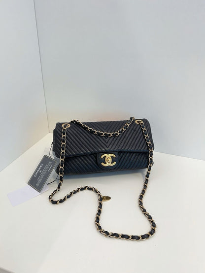Chanel classic flap CF chain bag xcm black