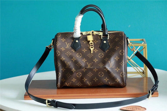 The Franco Shops - Louis Vuittons  - 7653