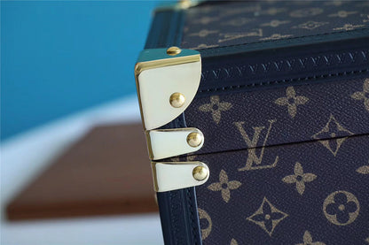 Franco Shops - Louis Vuittons  - 9530