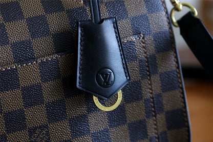 The Franco Shops - Louis Vuittons  - 7849