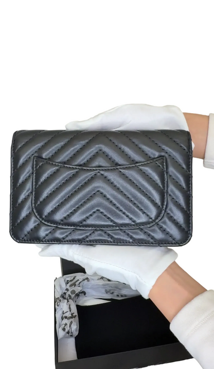 Wallet on chain leather crossbody bag Chanel Black in Leather B- B-