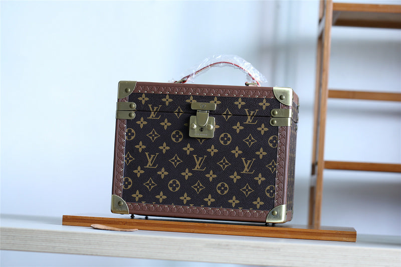 Franco Shops - Louis Vuittons  - 9515