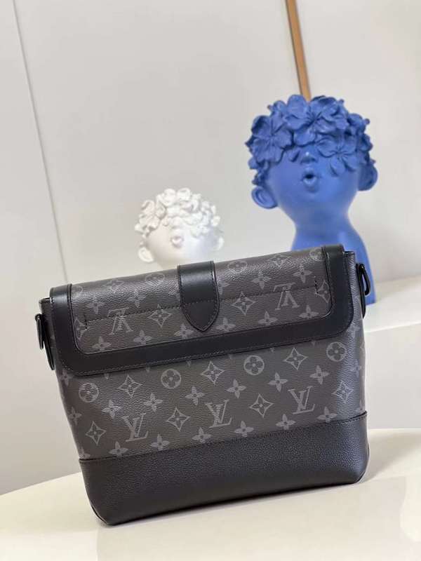 The Franco Shops - Louis Vuittons  - 12089