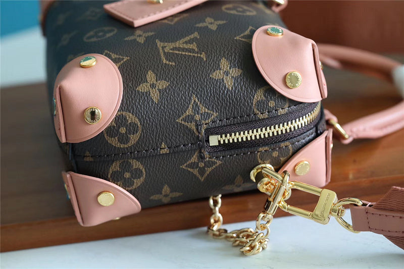 The Franco Shops - Louis Vuittons  - 7711