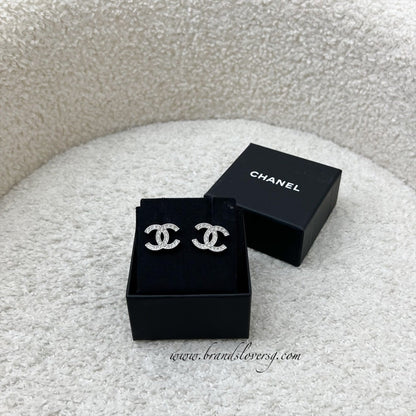 Chanel Small/Medium CC Logo Earrings in SHW
