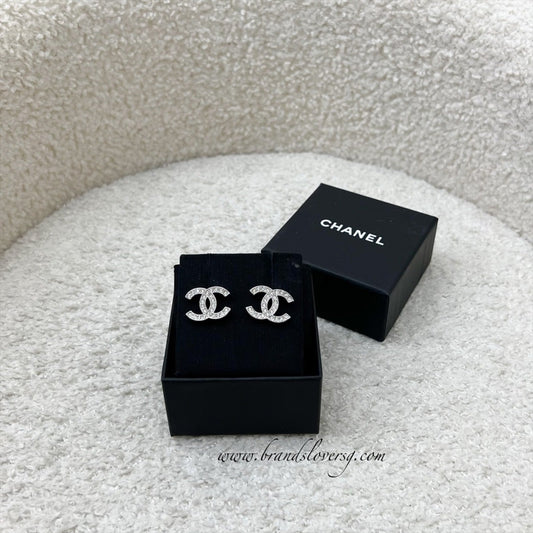 Chanel Small/Medium CC Logo Earrings in SHW