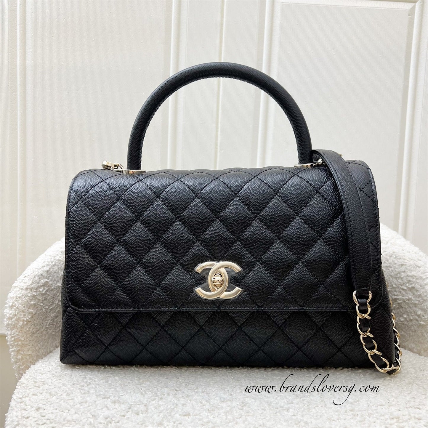 Chanel Medium 29cm Coco Handle in Black Caviar and GHW (Model: A92991)