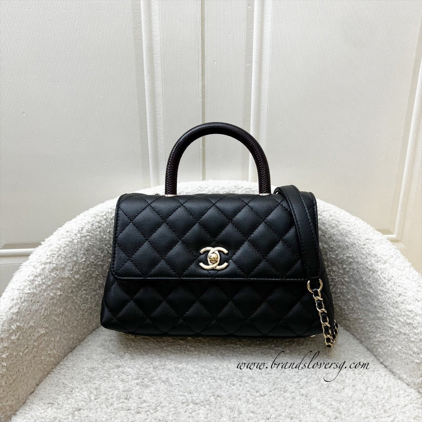 Chanel Small 24cm Coco handle Flap in Black Caviar, Burgundy Lizard Embossed Calfskin Handle and LGHW (Model: A92990)