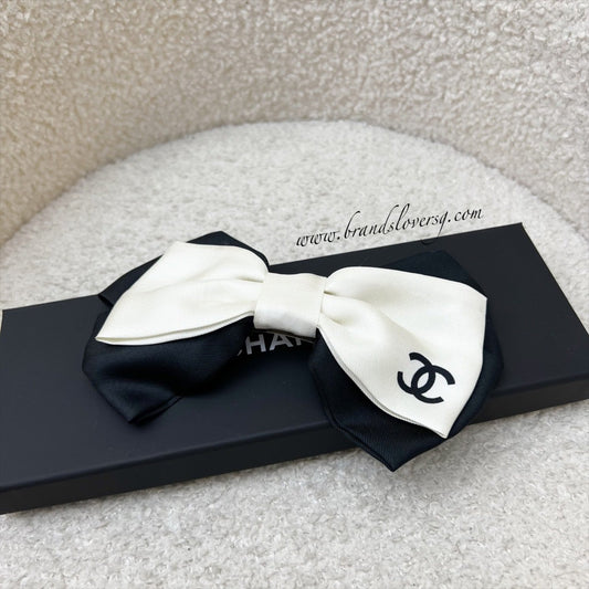 Chanel 23B Bow Barrette Hair Clip in Black and Off White Fabric