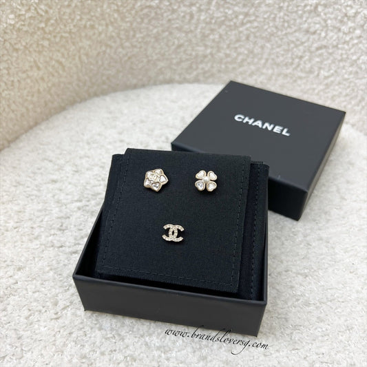Chanel 25B Stud Earrings in Metal, Glass Pearls and Diamantés Gold, Pearly White and Crystal (Model: ABG272)