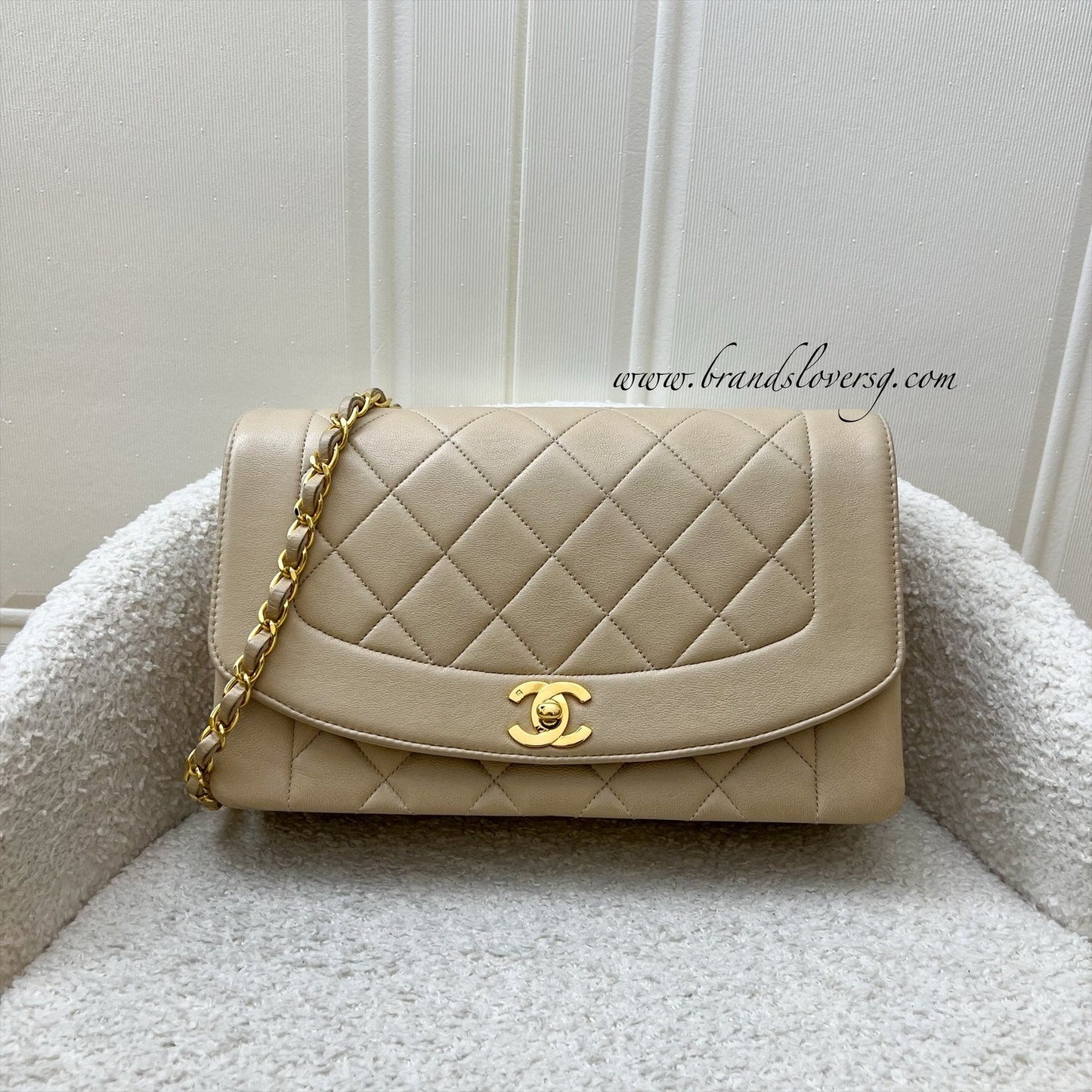 Chanel Medium Vintage Diana Flap in Beige Lambskin and 24K GHW