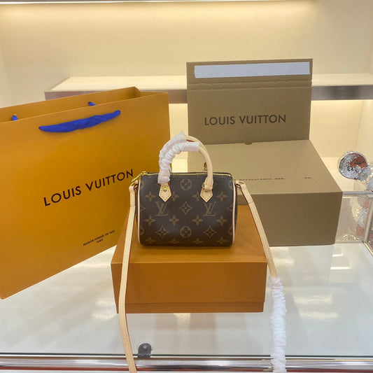 Franco Shops - Louis Vuittons  - 15071