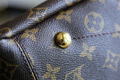 The Franco Shops - Louis Vuittons  - 7994