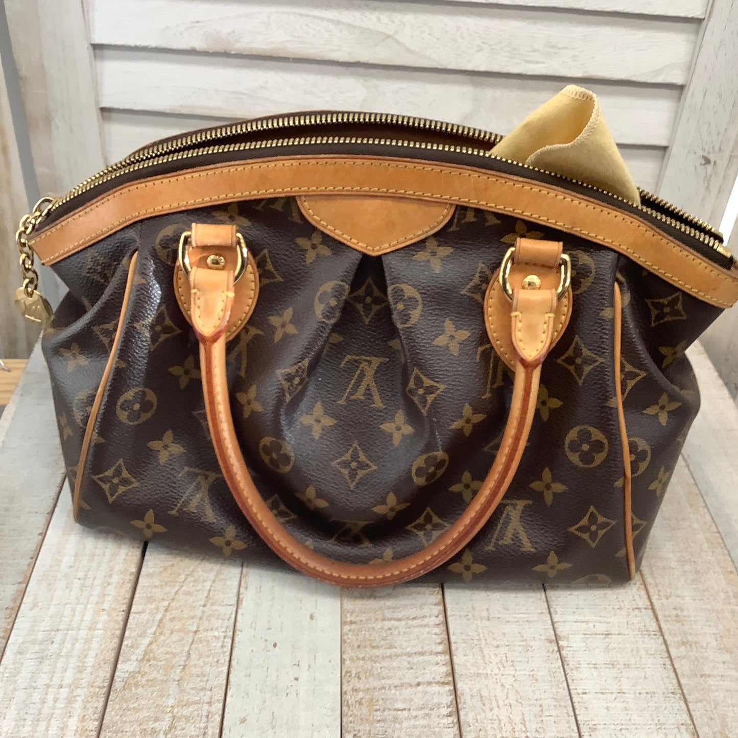 Handbag By Louis Vuitton  Size: Medium