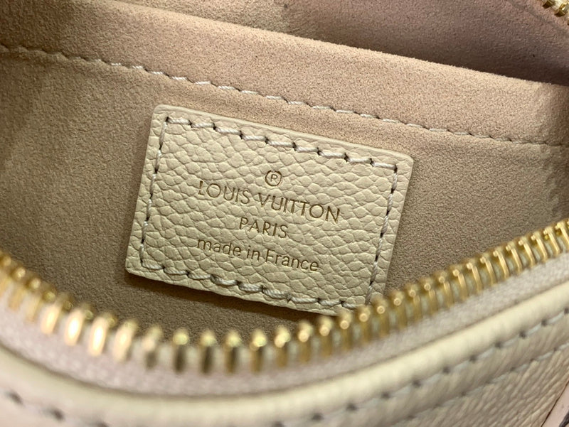 Franco Shops - Louis Vuittons  - 15819