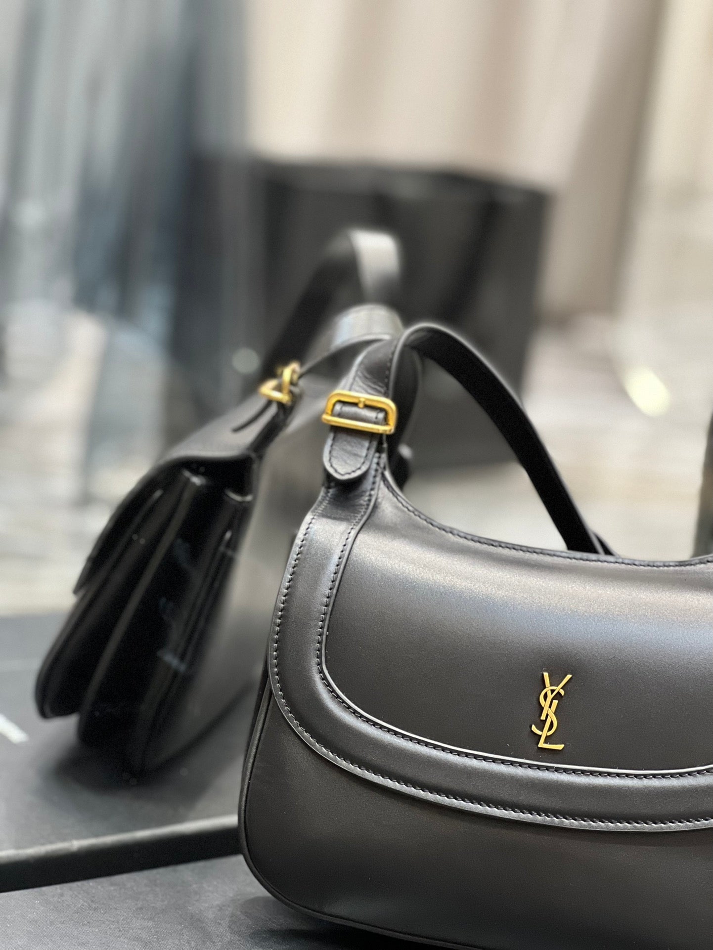 Yves Saint Laurent Charlie Medium Shoudler Bag Black