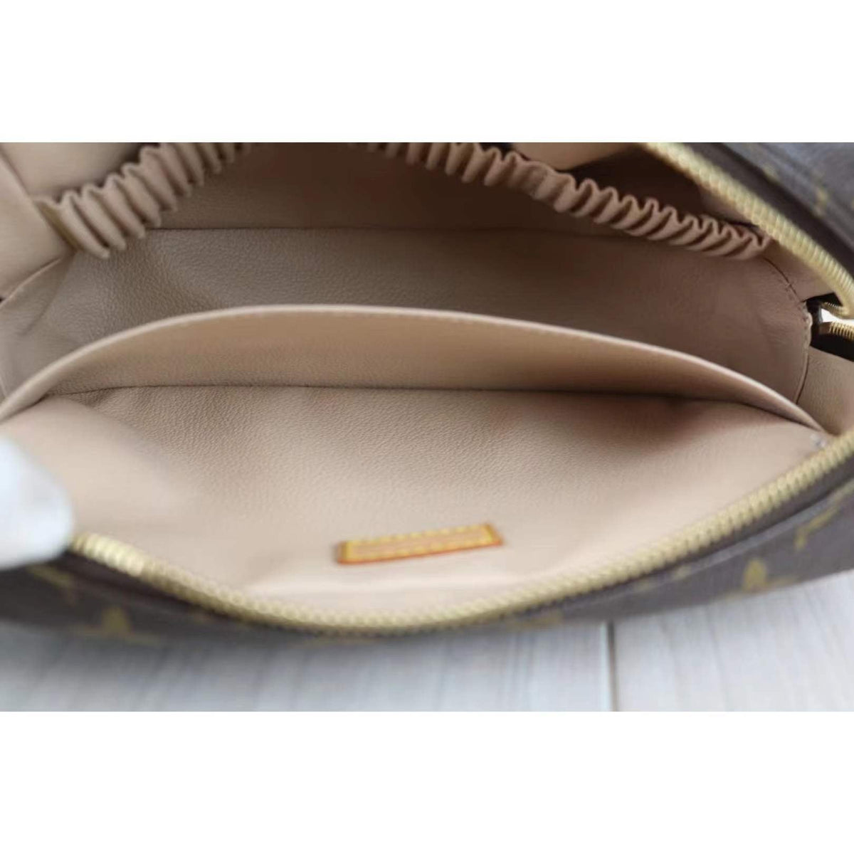 Rank A   ｜ LV Truth Toilet 23 Monogram Makeup Pouch｜012614