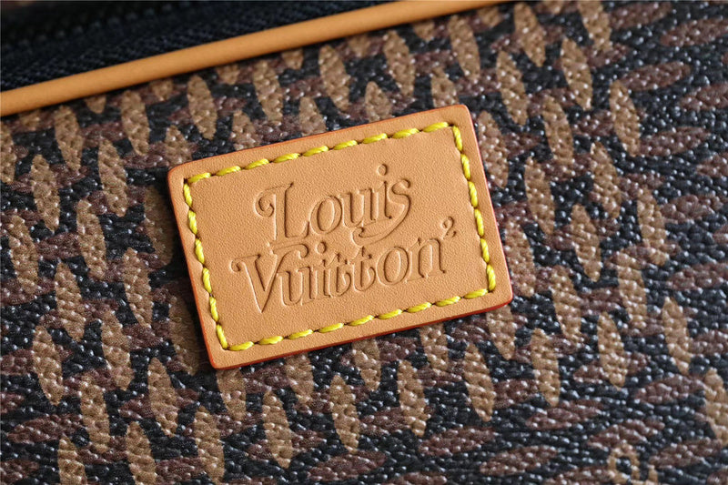 Franco Shops - Louis Vuittons  - 9780