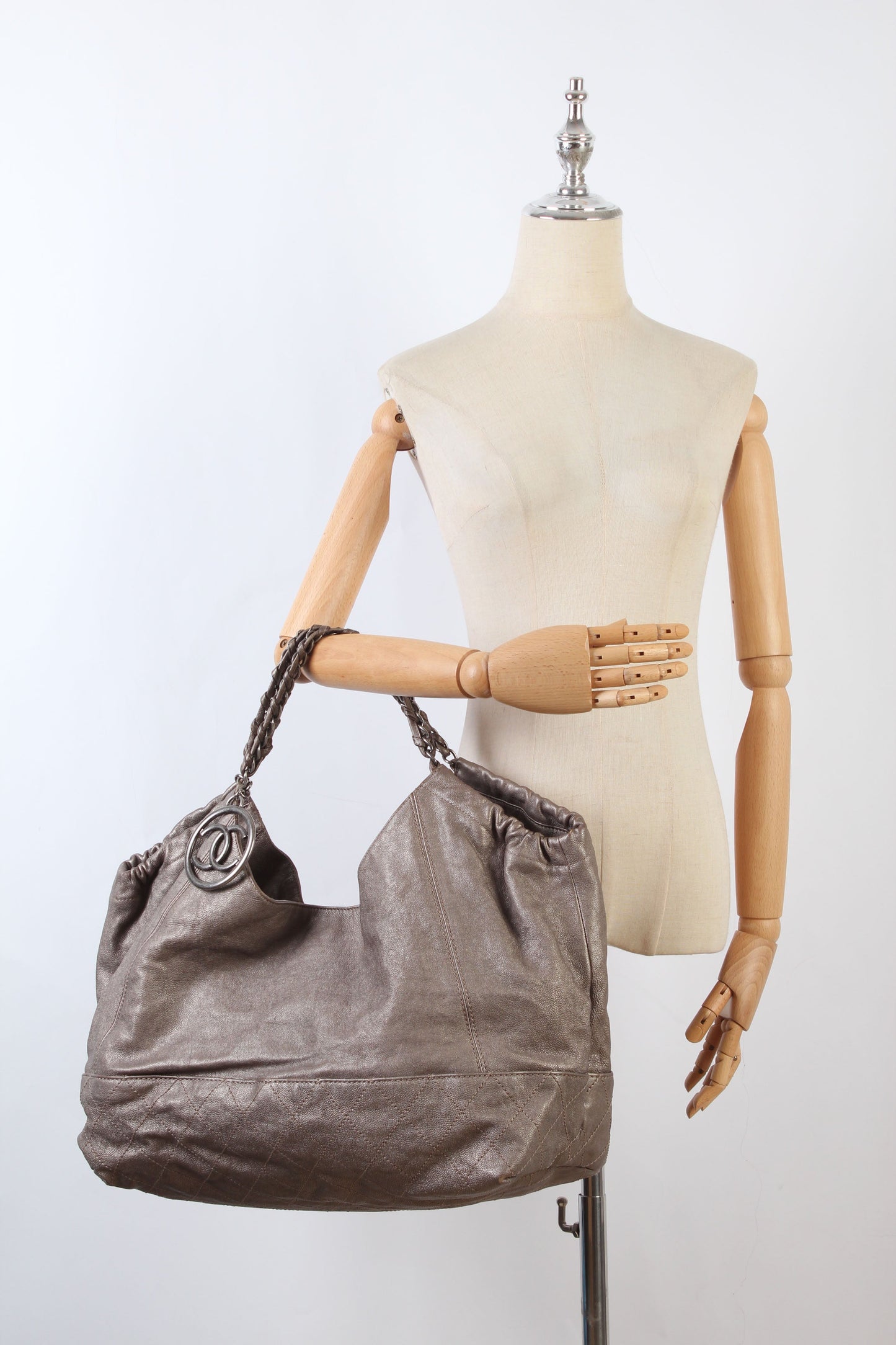 Chanel Coco Cabas Tote Leather Tote Bag in Good condition