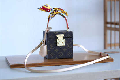 Franco Shops - Louis Vuittons  - 9402