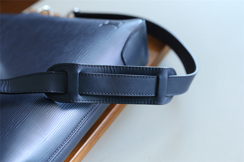 Franco Shops - Louis Vuittons  - 9881